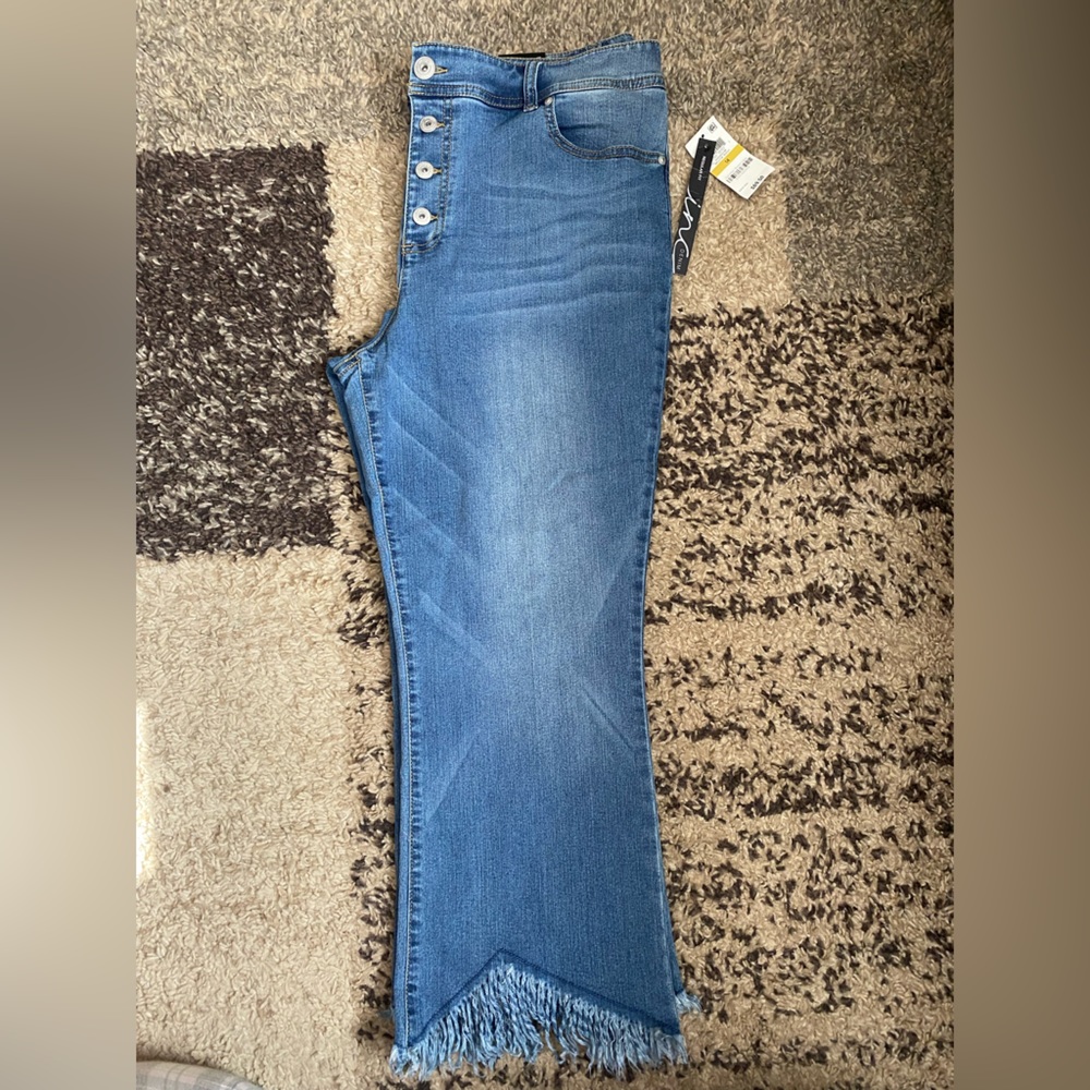 Woman’s International Concepts Campris. Size 14. Brand New with tags.